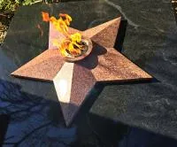 Звезда из красного гранита (518204) монтаж комплект горелка ГВД 379 10 89 00 ПС вечный огонь ø 1000 мм. монолит - массив  в Пушкино