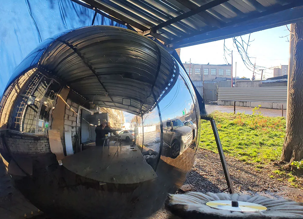 Зеркальный шар из нержавеющей стали - диаметр 2 метра Пушкино